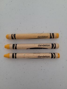 Crayola Dandelion Yellow Crayons - Set of 3